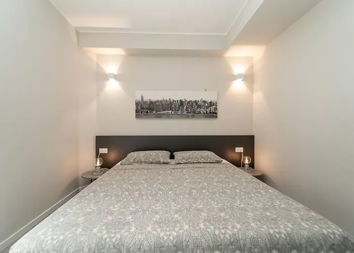 Apt 2 Min From The Cathedral With Private Parking